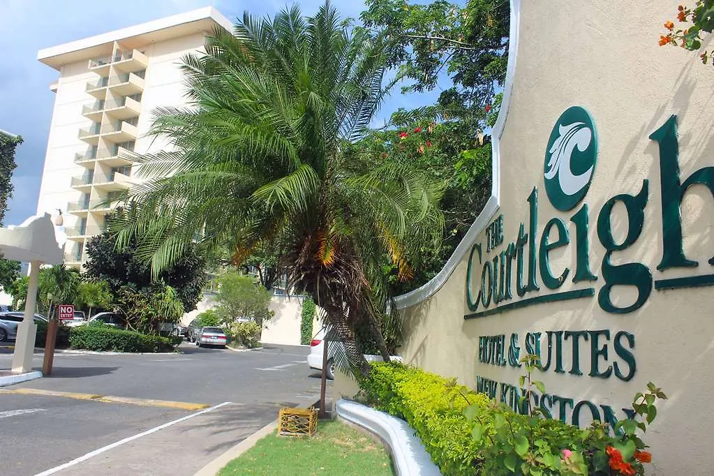 Courtleigh Hotel & Suites Kingston 5*,